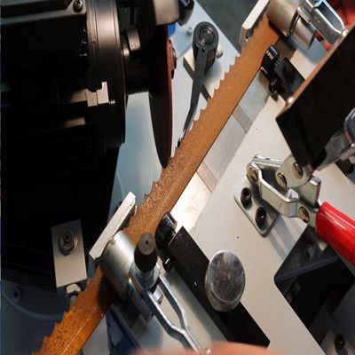 Máquina automática de moagem manual de lâminas de serra bimetais